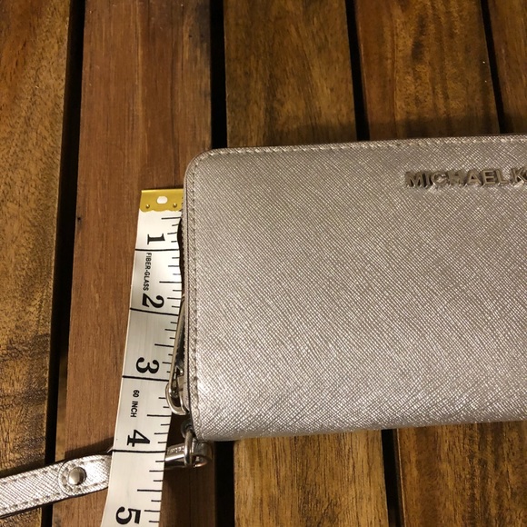 LIMITED Michael Kors wallet. GONE Given as a gift - Picture 5 of 8